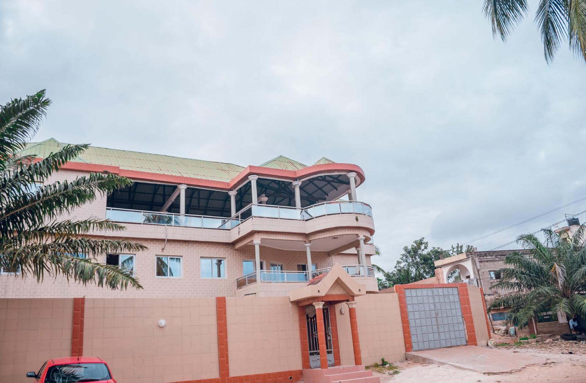 Bel Appartement De Trois Chambres Salon Lome Exterior photo